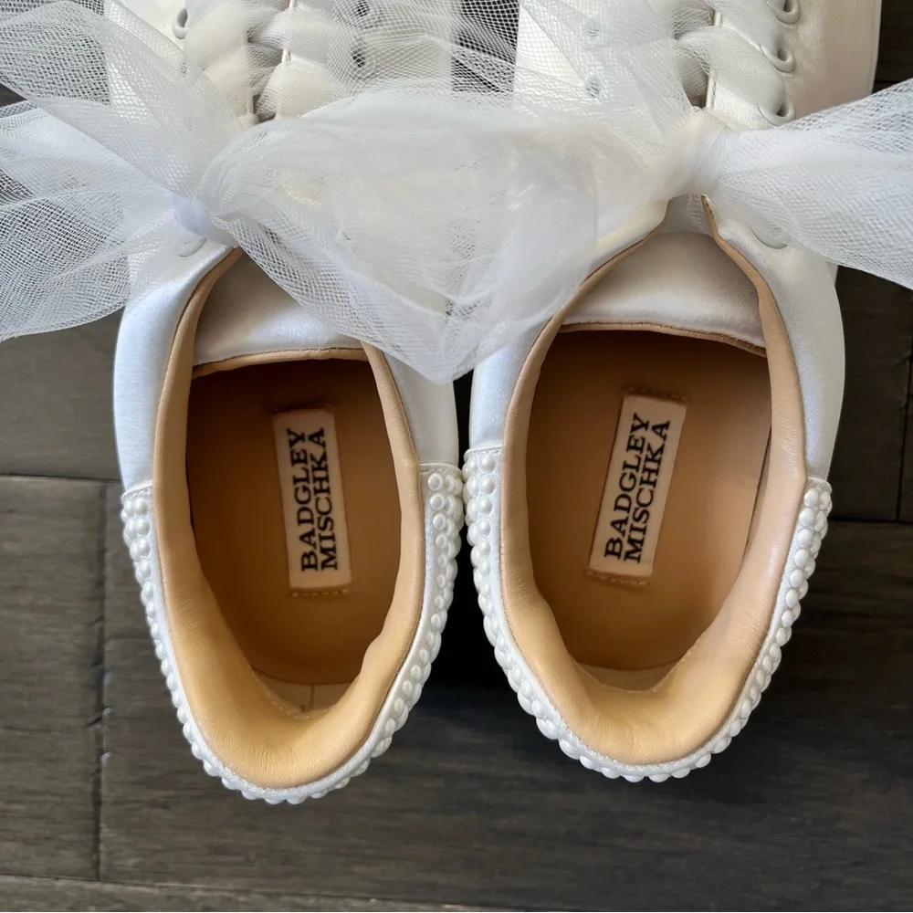 Badgley Mischka Bridal Pearl Bow Sneakers White Satin Wedding Shoes Size 8